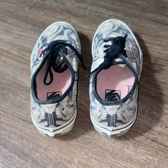 Vans Shoes women’s 7 (men’s 8.5) Floral Skate Low Top- white roses - Picture 3 of 3